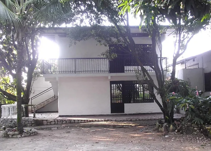 Hotel Villa Clarita Rivera